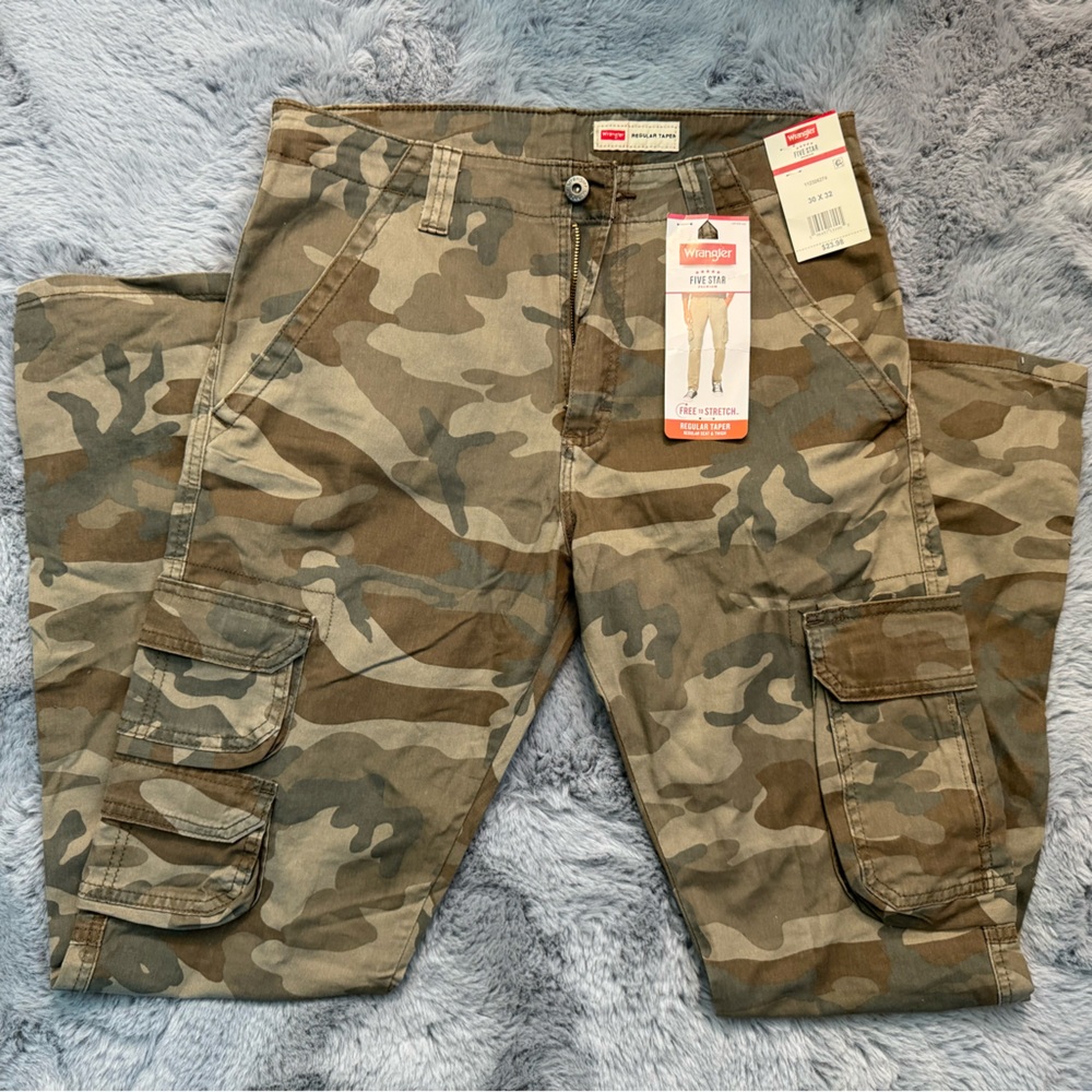 Wrangler Regular Taper Camo Pants Size 30 X 32 NWT